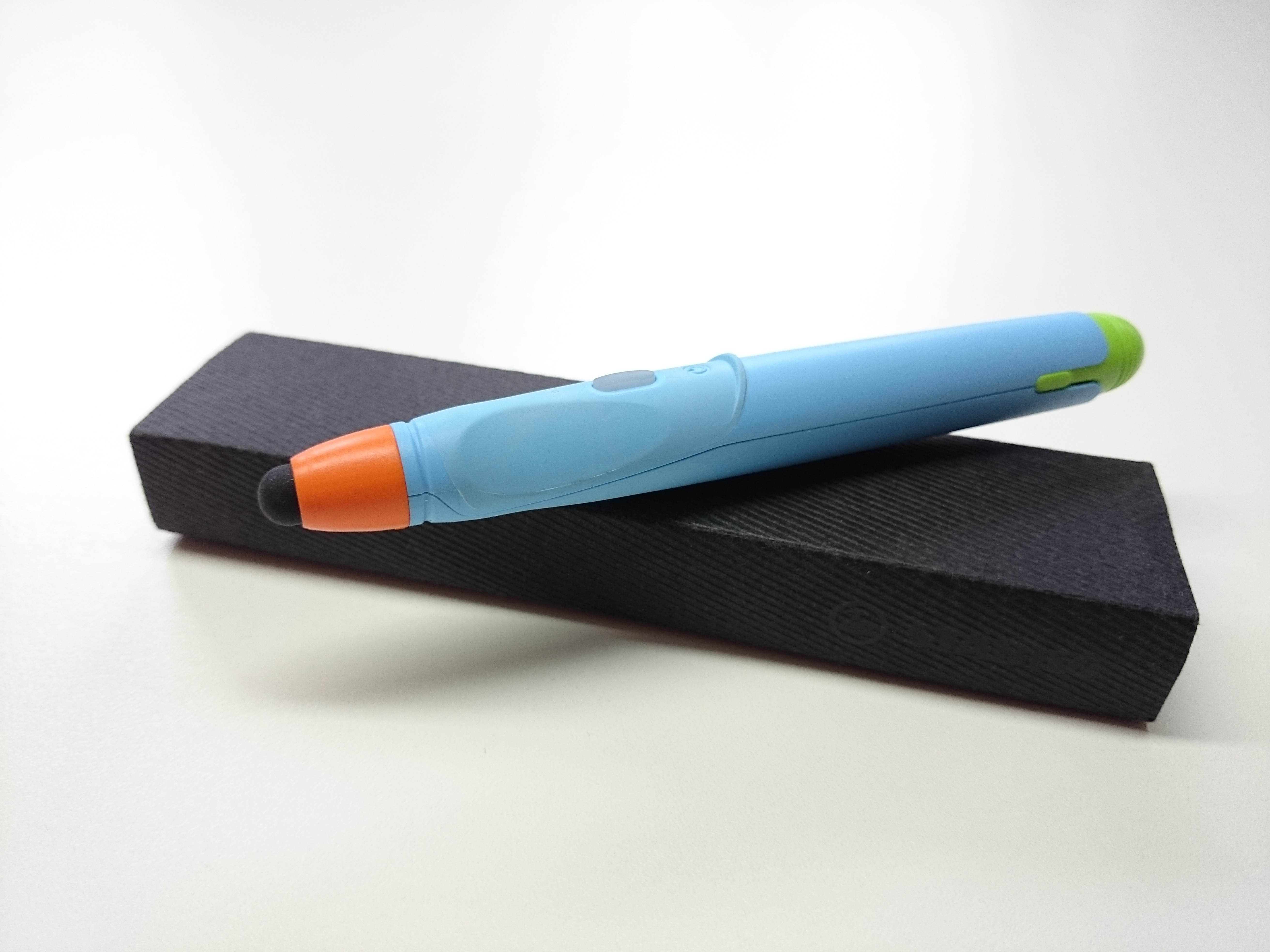 Background picture: Stabilo SmartJunior Smart pen